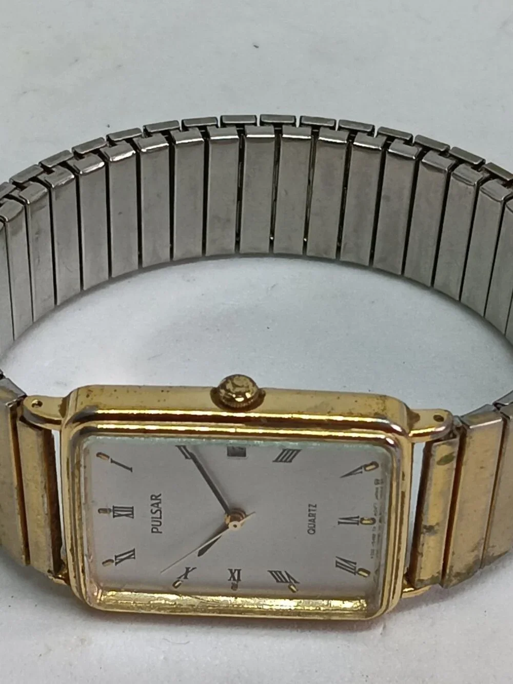 VINTAGE 1988 Pulsar V322-5300 Women's 25 mm x 30 mm Gold Tone Quartz Tank Watch